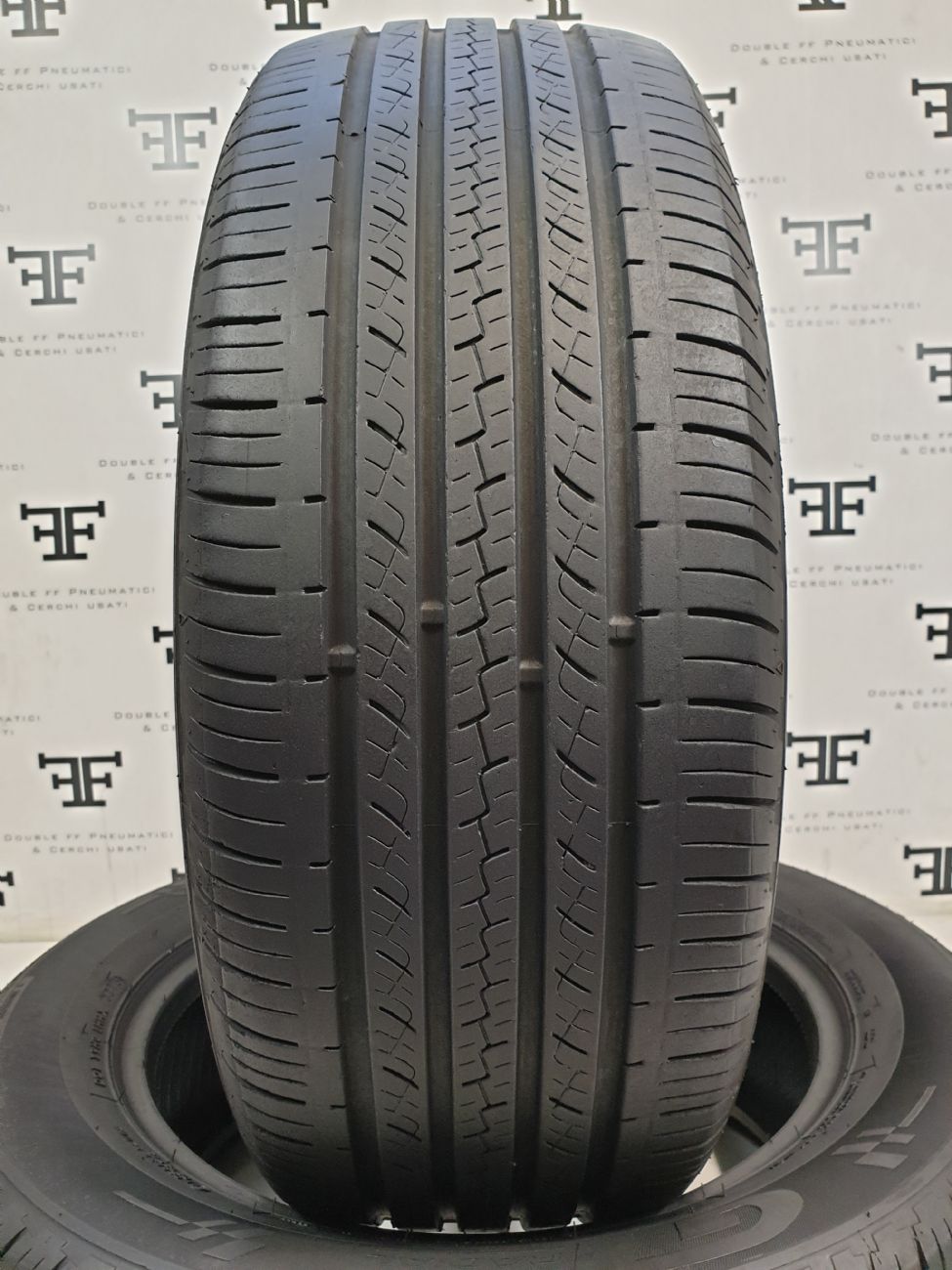 Pneumatici 215 60 R17 96 H GT RADIAL SAVERO SUV M+S estivo usati 100€